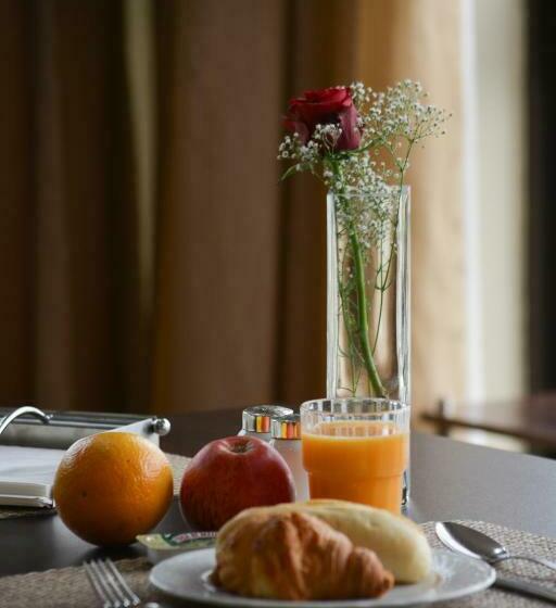 غرفة قياسية مطلة على المدينة, D. Luis