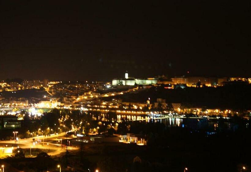 غرفة قياسية مطلة على المدينة, D. Luis