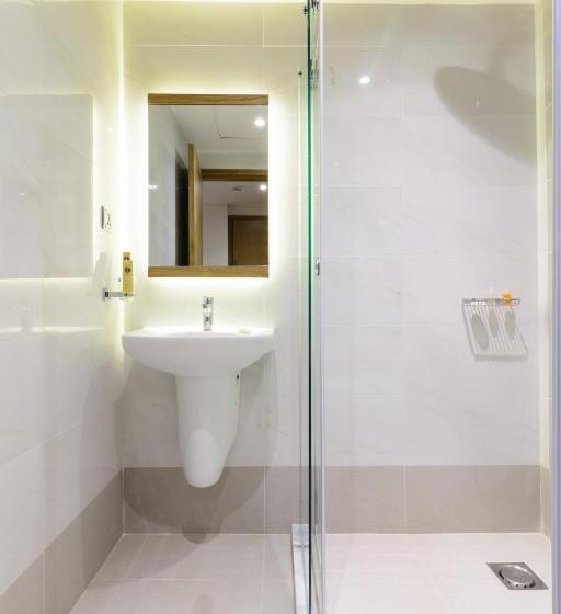 اتاق اجرایی یک تخته, Excelsior Karachi