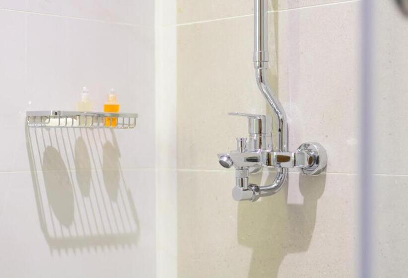 اتاق اجرایی یک تخته, Excelsior Karachi