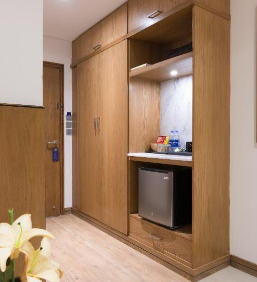 اتاق اجرایی یک تخته, Excelsior Karachi