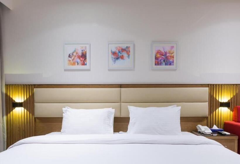 اتاق اجرایی یک تخته, Excelsior Karachi