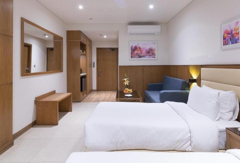 اتاق اجرایی, Excelsior Karachi