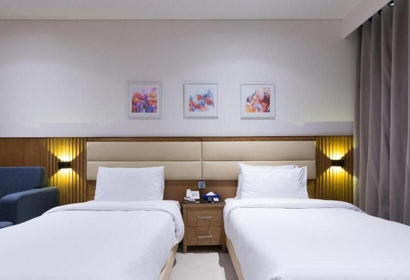 اتاق اجرایی, Excelsior Karachi