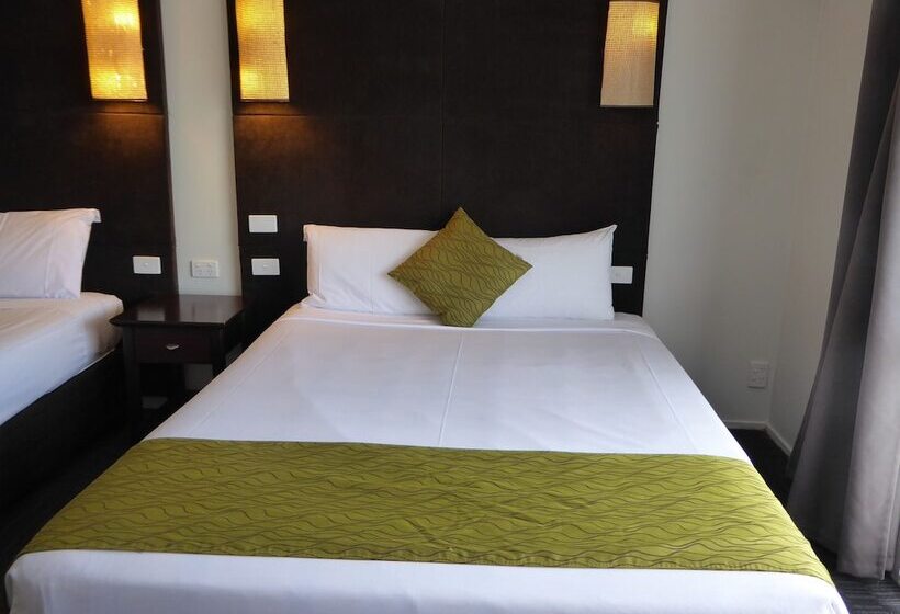 חדר סטנדרט, Four Canoes