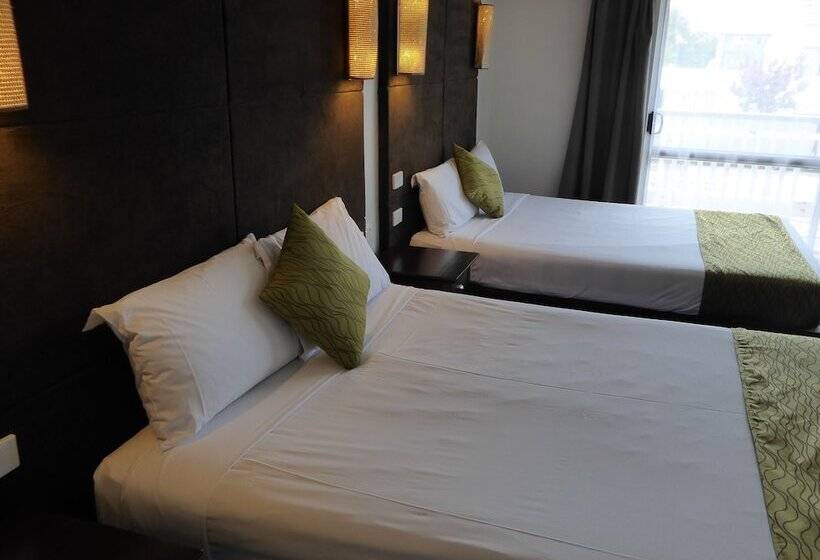 חדר סטנדרט, Four Canoes