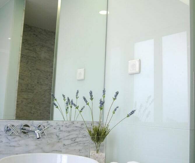 اتاق استاندارد, Jeronimos 8