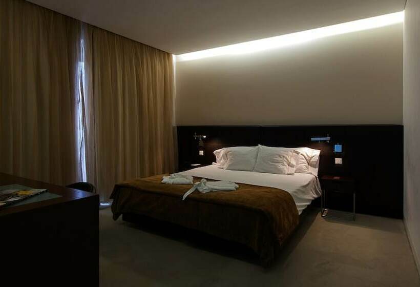 اتاق سوپریور, Jeronimos 8