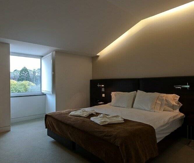 اتاق سوپریور, Jeronimos 8