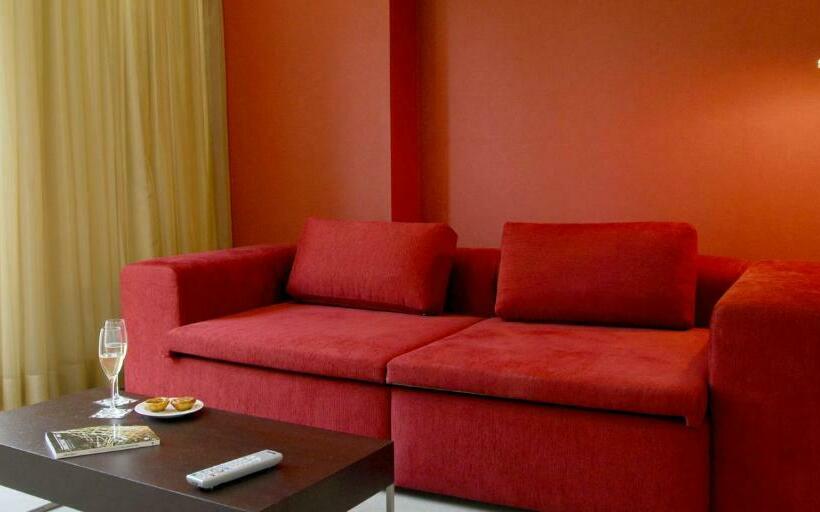 سوییت, Jeronimos 8