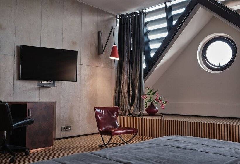 غرفة قياسية, Monopol