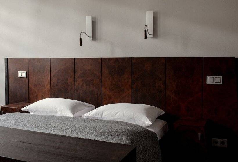 Quarto Estandar, Monopol