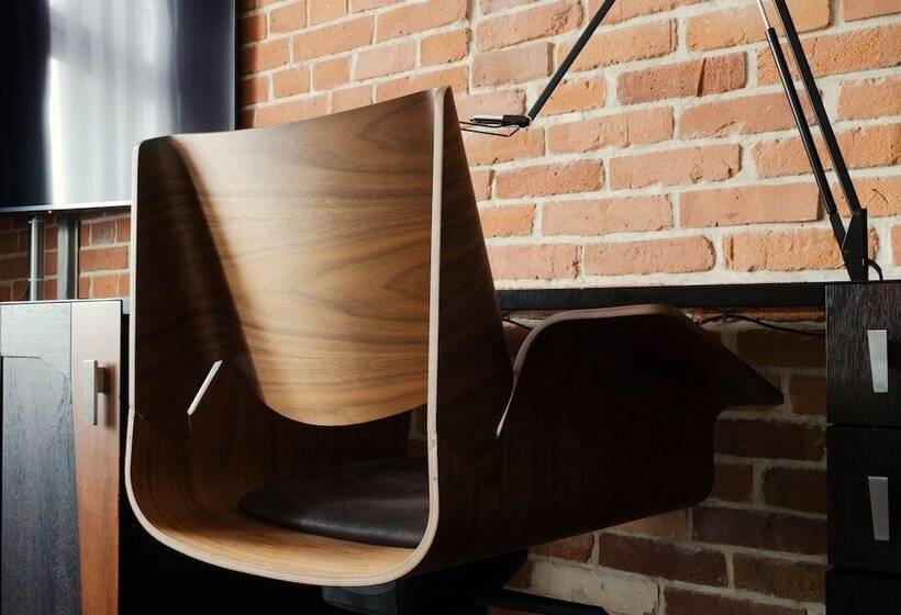 غرفة قياسية, Monopol