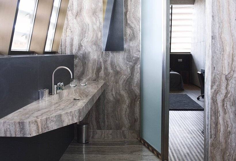 غرفة ديلوكس, Monopol