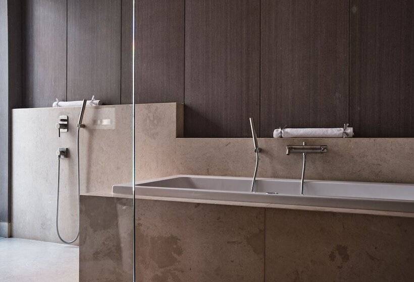 غرفة ديلوكس, Monopol