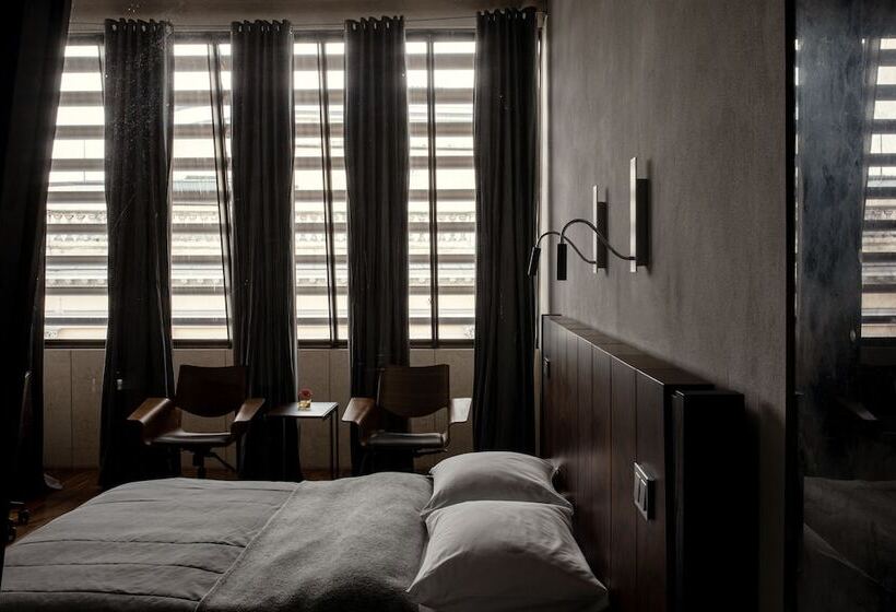 غرفة ديلوكس, Monopol