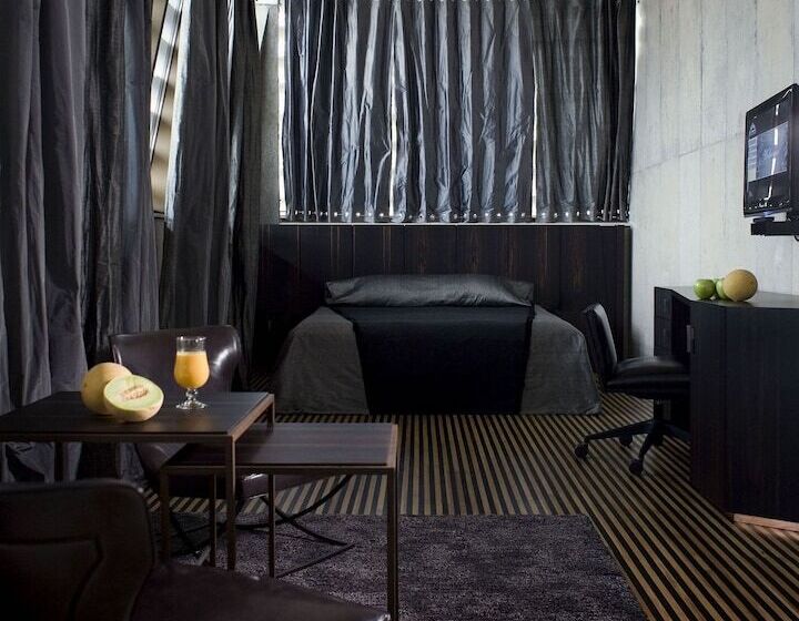 غرفة ديلوكس, Monopol