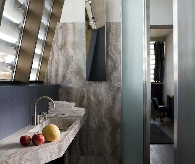 غرفة ديلوكس, Monopol