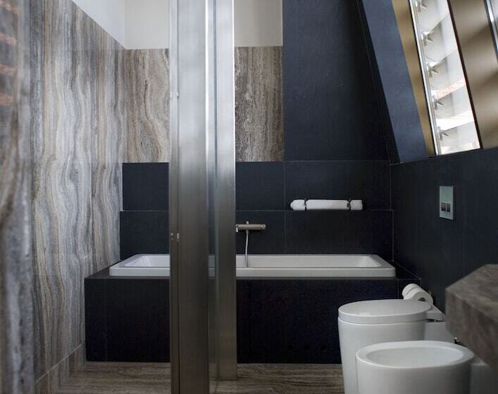 غرفة ديلوكس, Monopol