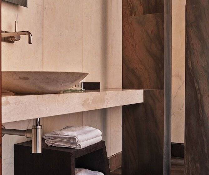 جناح ديلوكس, Monopol