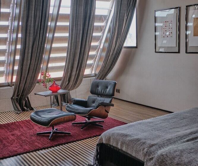 غرفة ديلوكس, Monopol