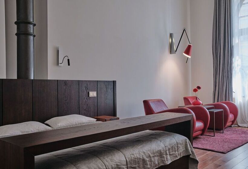 غرفة ديلوكس, Monopol