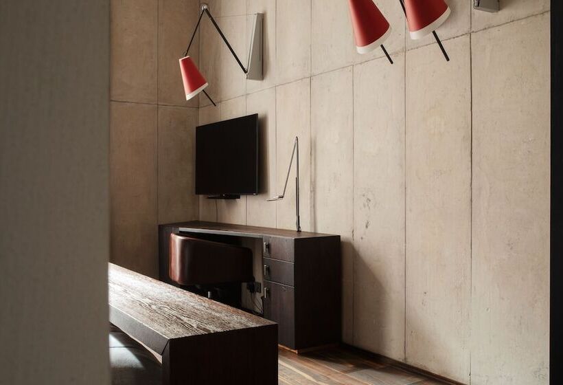 Quarto Deluxe, Monopol