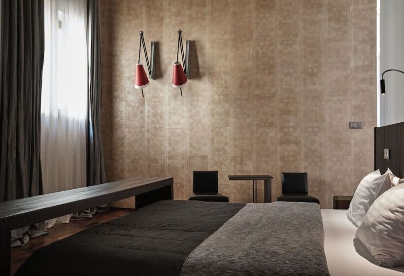 جناح ديلوكس, Monopol