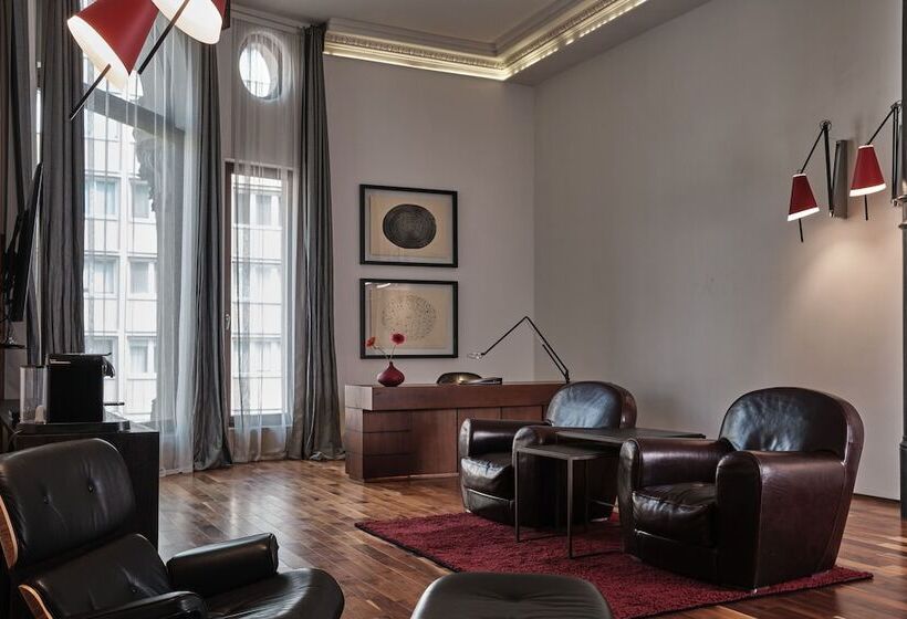 جناح ديلوكس, Monopol