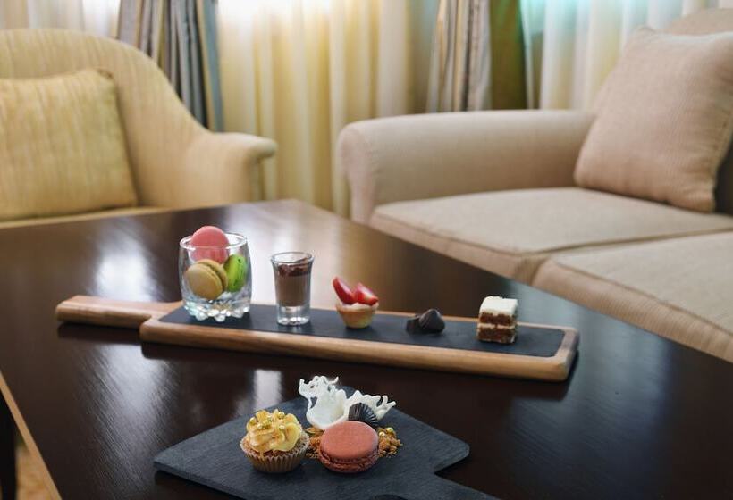 سوییت, Mövenpick Hotel Karachi