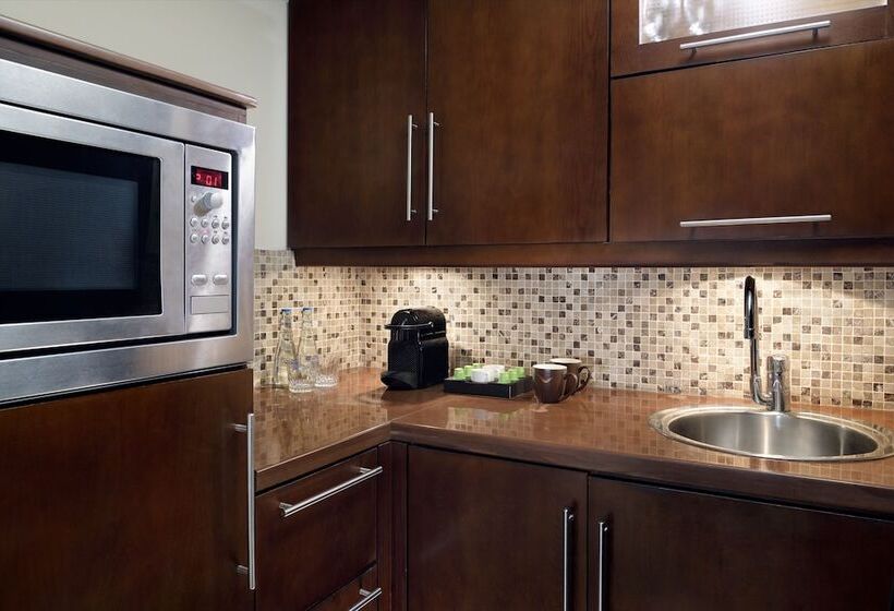 سوییت, Mövenpick Hotel Karachi