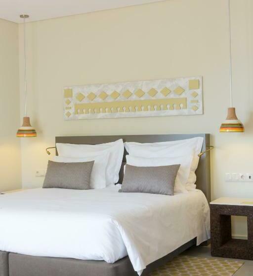 חדר סופריור, Ozadi Tavira