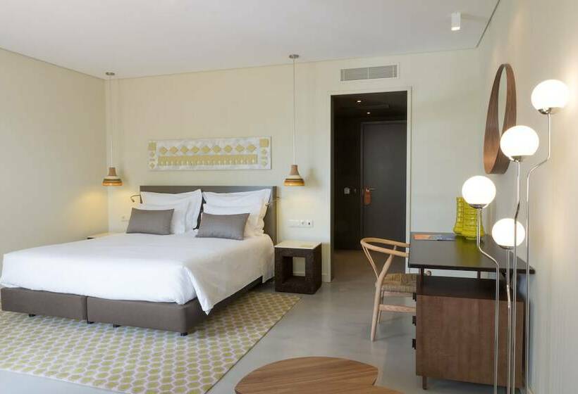 חדר סופריור, Ozadi Tavira