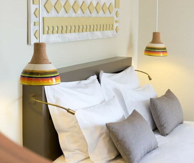 חדר סופריור, Ozadi Tavira