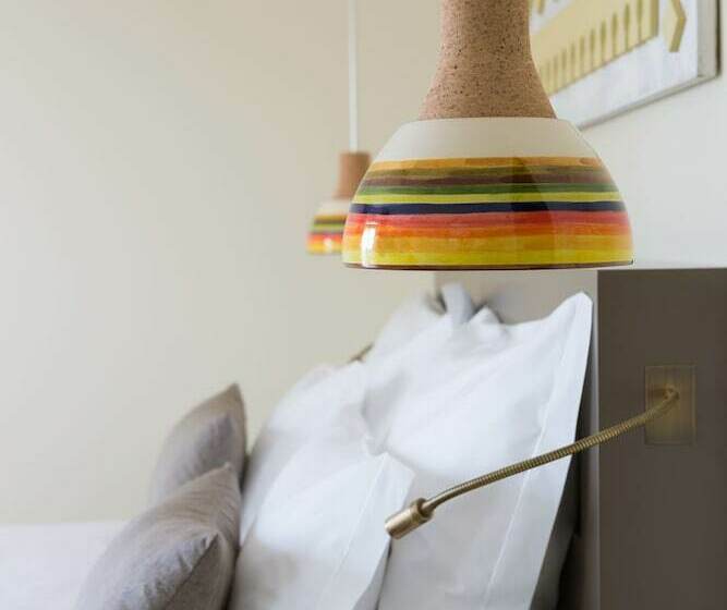 חדר סופריור לשלושה, Ozadi Tavira