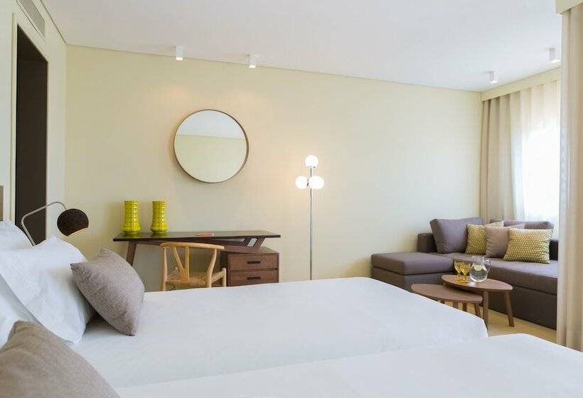 חדר סופריור לשלושה, Ozadi Tavira