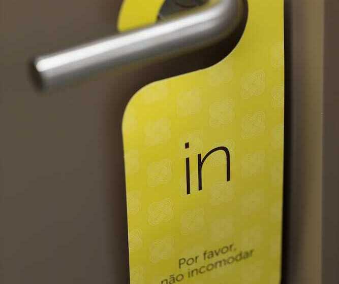 חדר סופריור לשלושה, Ozadi Tavira