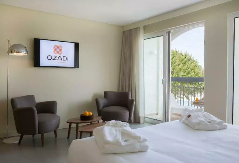 Premium-huone, Ozadi Tavira