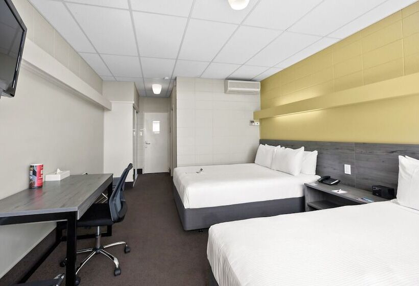 Номер Стандарт, Heartland Ambassador Hotel Hamilton