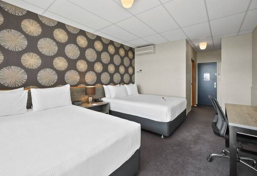 Номер Стандарт, Heartland Ambassador Hotel Hamilton