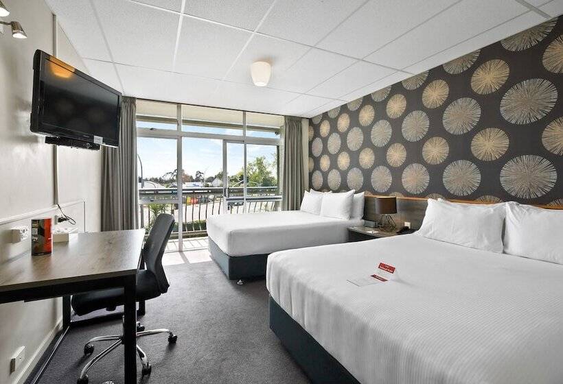 Номер Стандарт, Heartland Ambassador Hotel Hamilton