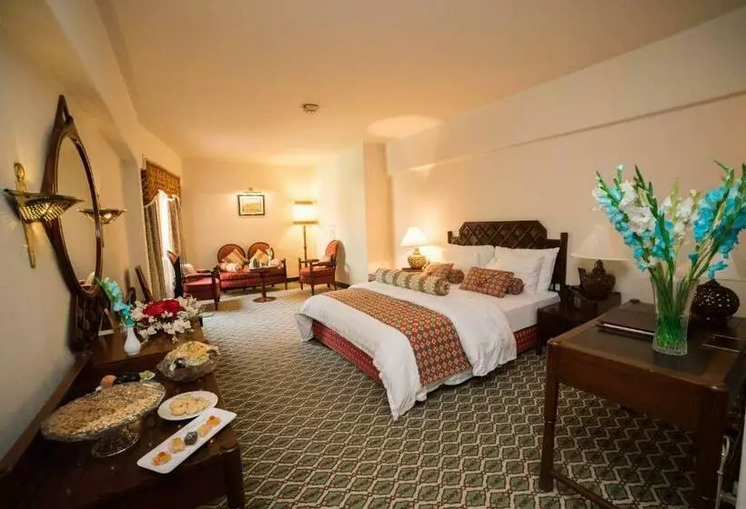 Pokój Standard, Quetta Serena