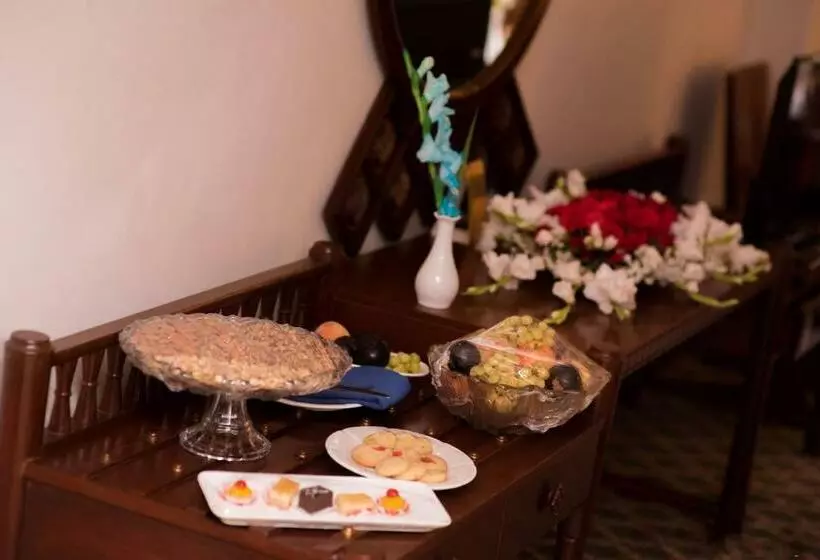 Pokój Deluxe, Quetta Serena