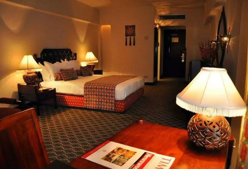 Pokój Deluxe, Quetta Serena