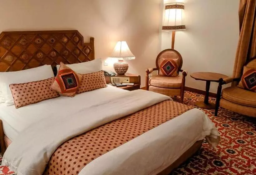 Pokój Deluxe, Quetta Serena