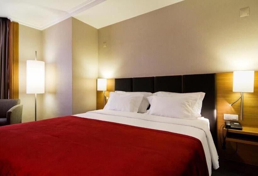 اتاق خانوادگی, Sana Reno