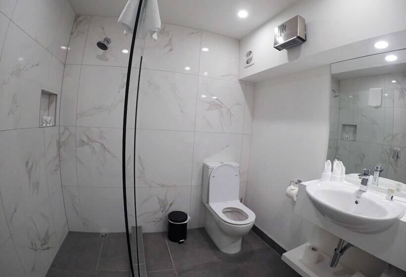 수피리어 룸, The Godley