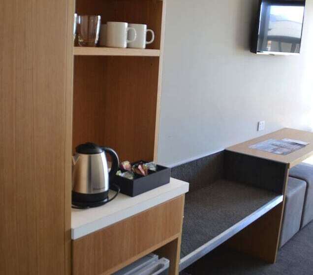 수피리어 룸, The Godley