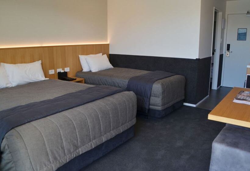 수피리어 룸, The Godley