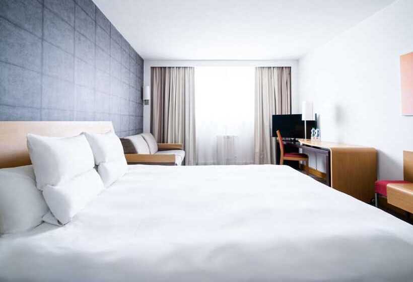 Номер Superior, Novotel Krakow City West